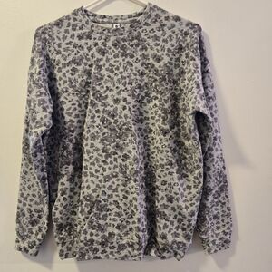 Athleta Grey Crew Neck Long Sleeve  Pullover Size Xs.